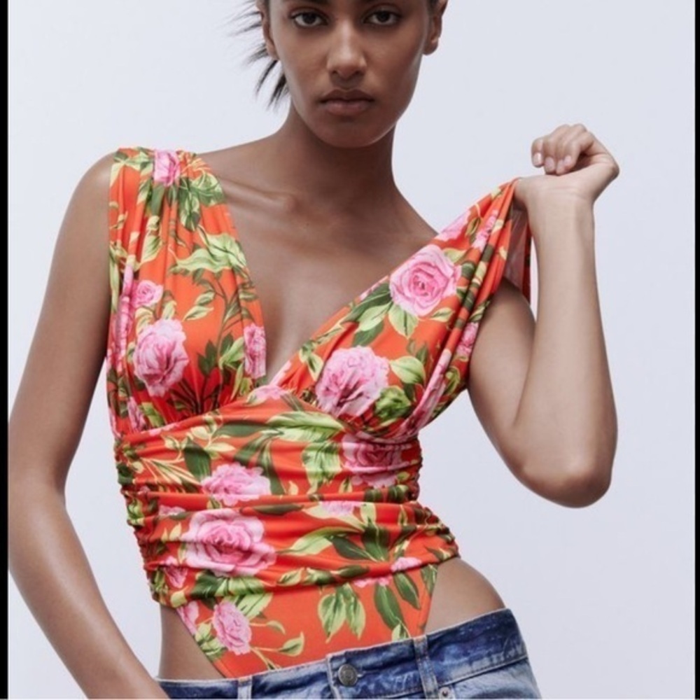 Zara Draped Red Orange Tropical Floral V Neck Bodysuit Women’s Size Small NWT